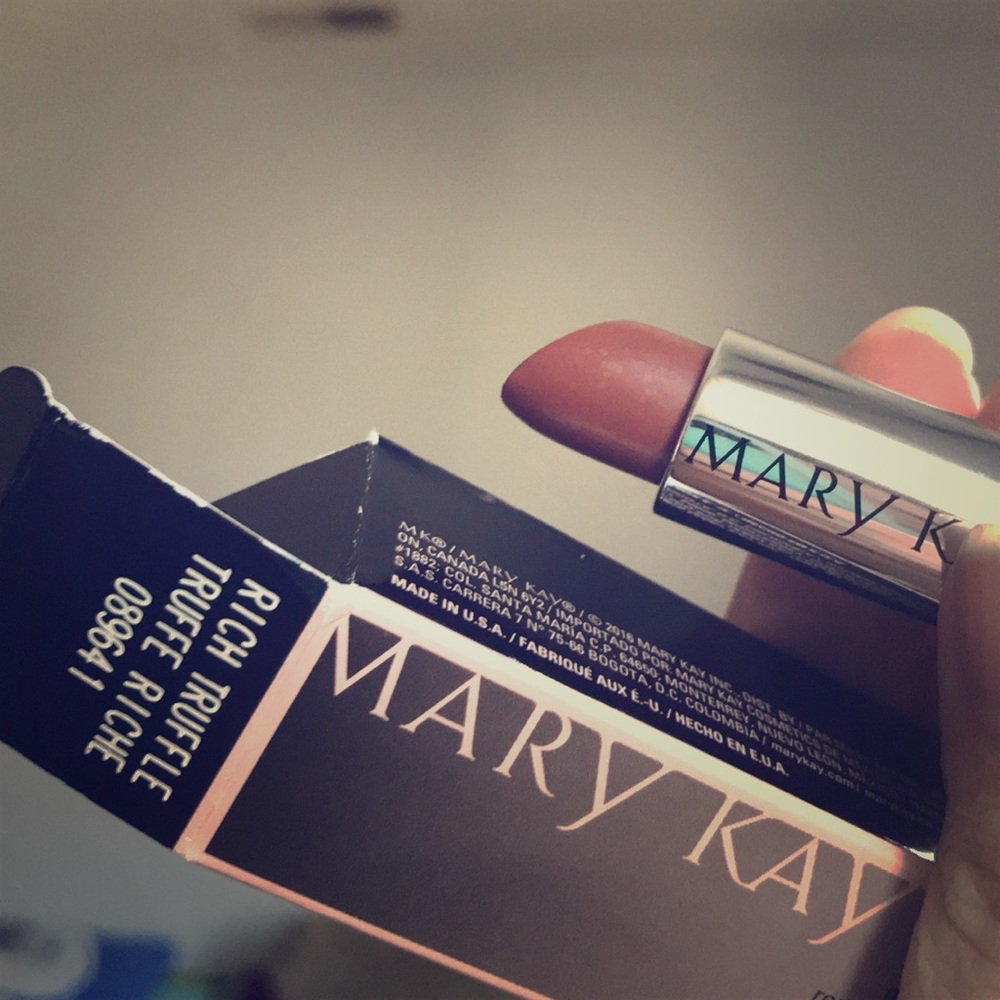 Rich truffle gel semi-matte lipstick